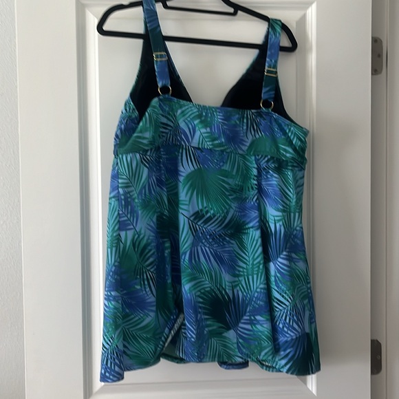 Women’s bathing suit; size 20/22 - Picture 3 of 3